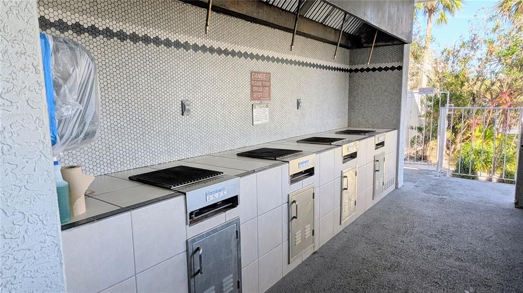 待售: $135,000 (1 贝兹, 1 浴室, 675 平方英尺)