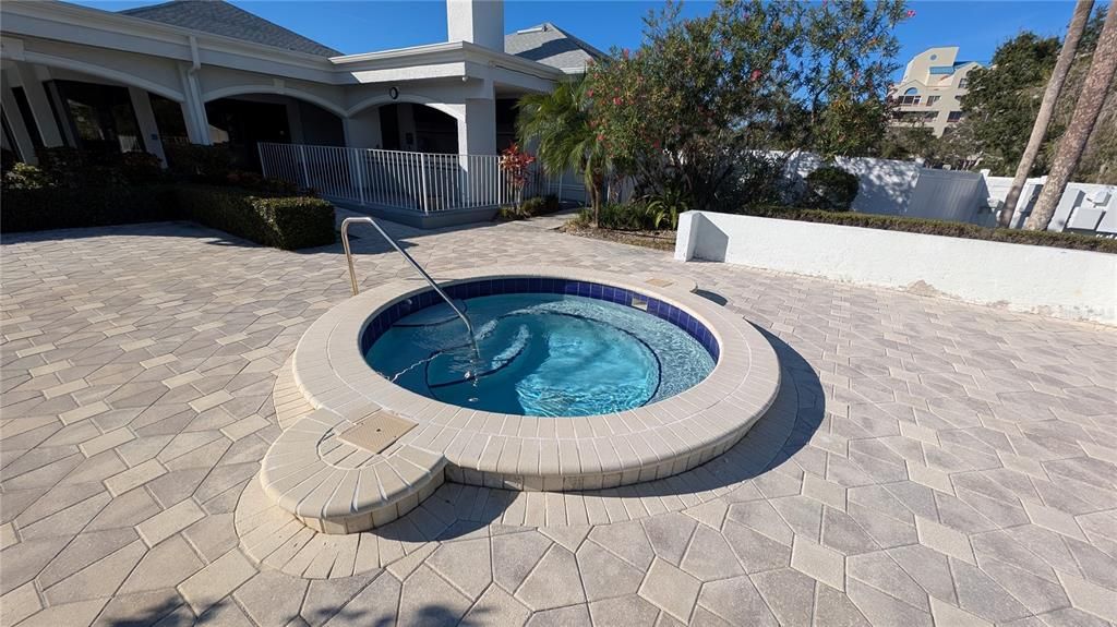 待售: $135,000 (1 贝兹, 1 浴室, 675 平方英尺)