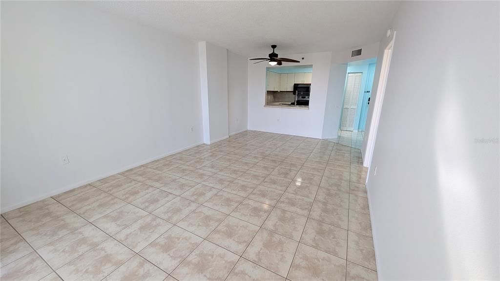 待售: $135,000 (1 贝兹, 1 浴室, 675 平方英尺)