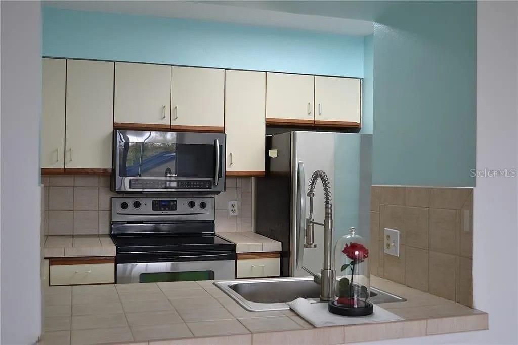 待售: $135,000 (1 贝兹, 1 浴室, 675 平方英尺)