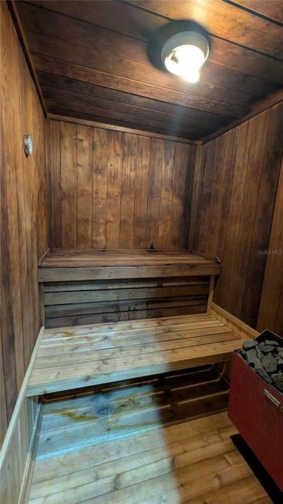 待售: $135,000 (1 贝兹, 1 浴室, 675 平方英尺)