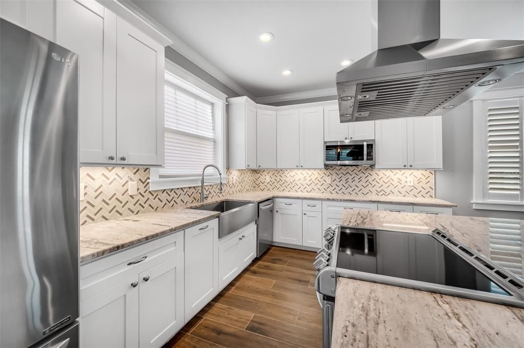 На продажу: $699,900 (3 спален, 2 ванн, 1940 Квадратных фут)