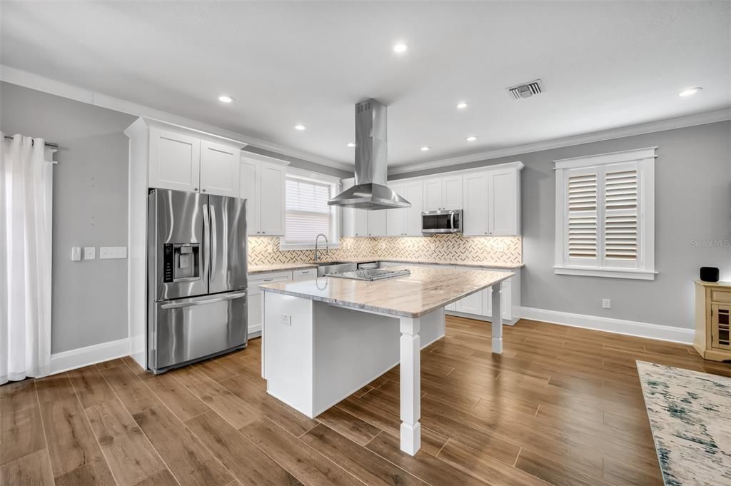 На продажу: $699,900 (3 спален, 2 ванн, 1940 Квадратных фут)