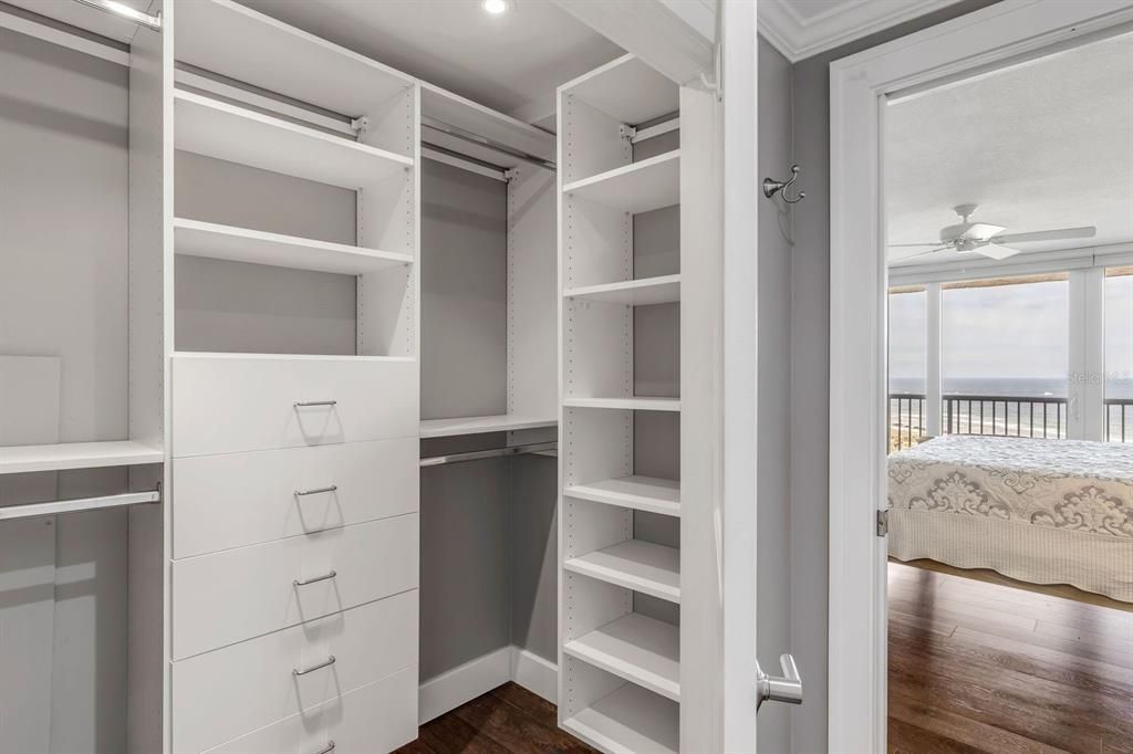 Active With Contract: $1,100,000 (2 beds, 2 baths, 1489 Square Feet)