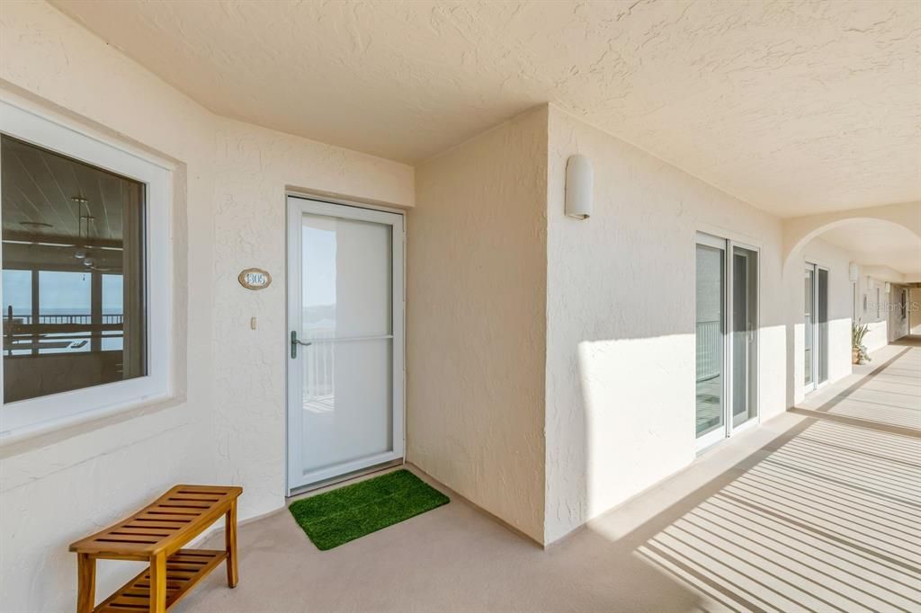 Active With Contract: $1,100,000 (2 beds, 2 baths, 1489 Square Feet)