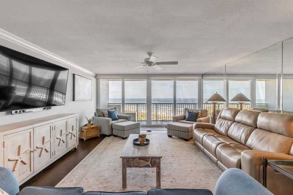 Active With Contract: $1,100,000 (2 beds, 2 baths, 1489 Square Feet)