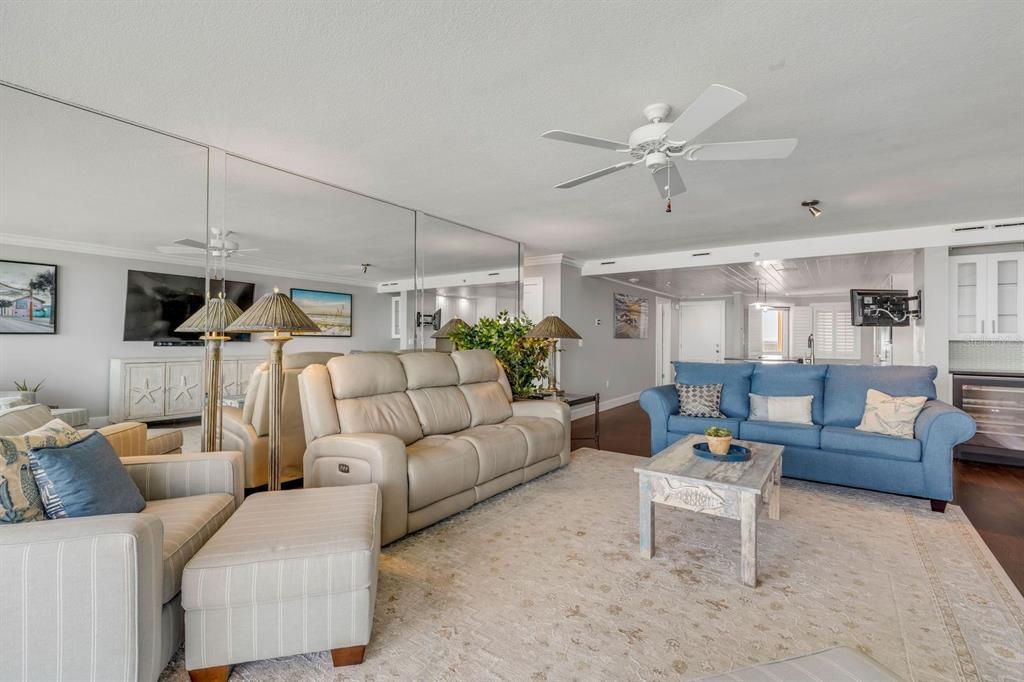 Active With Contract: $1,100,000 (2 beds, 2 baths, 1489 Square Feet)