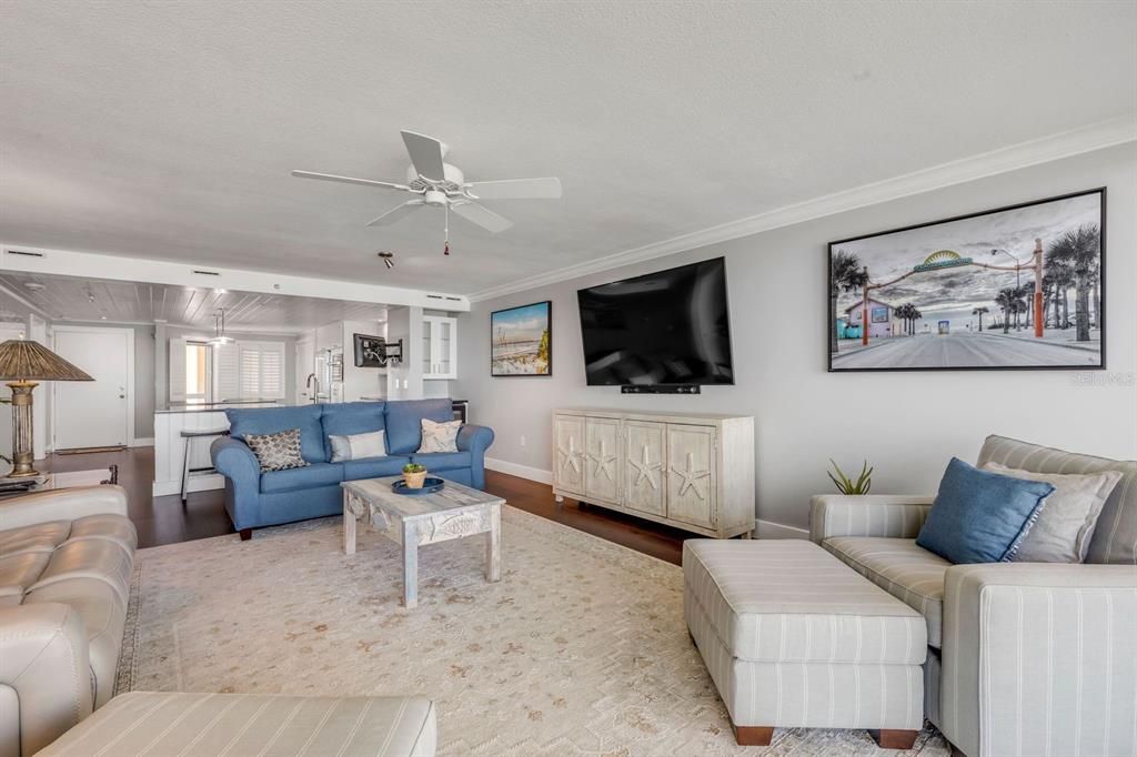 Active With Contract: $1,100,000 (2 beds, 2 baths, 1489 Square Feet)