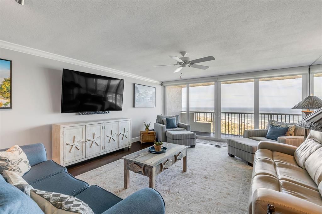 Active With Contract: $1,100,000 (2 beds, 2 baths, 1489 Square Feet)