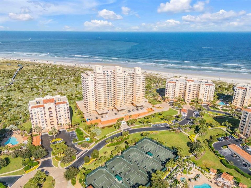 Active With Contract: $1,100,000 (2 beds, 2 baths, 1489 Square Feet)