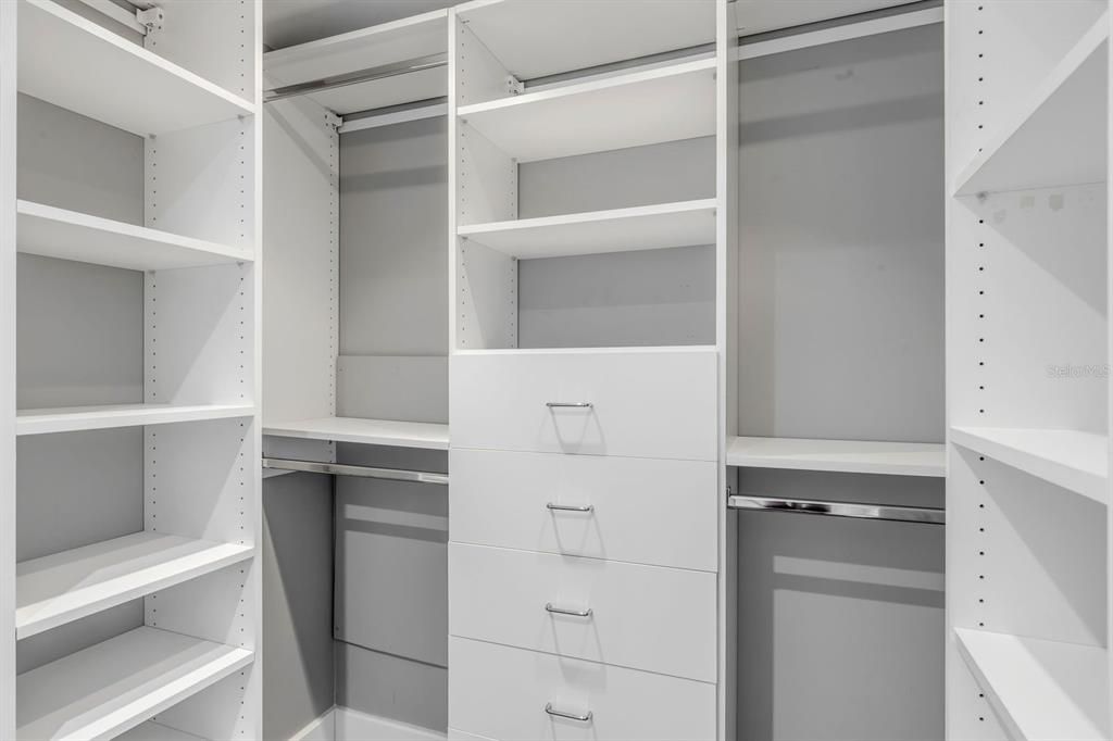 Active With Contract: $1,100,000 (2 beds, 2 baths, 1489 Square Feet)