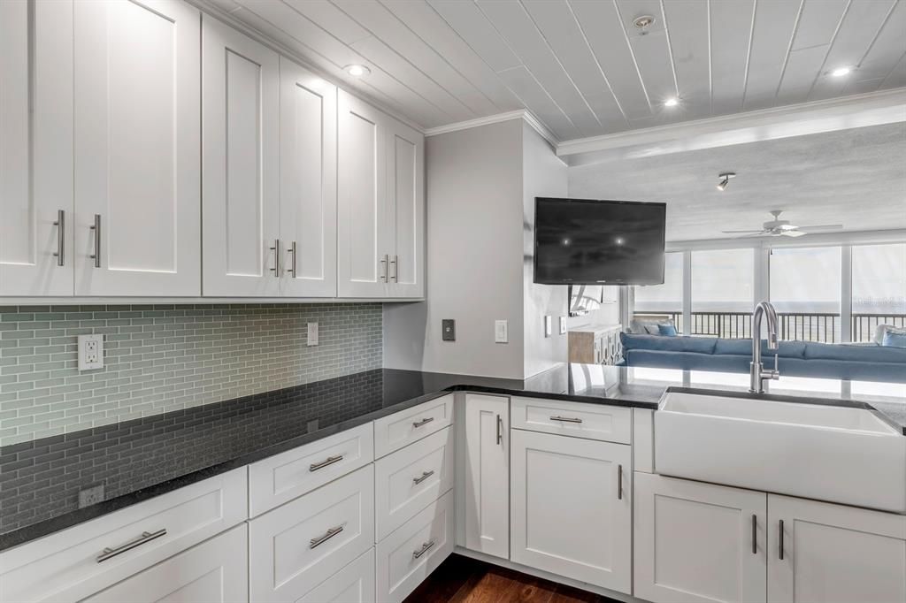 Active With Contract: $1,100,000 (2 beds, 2 baths, 1489 Square Feet)