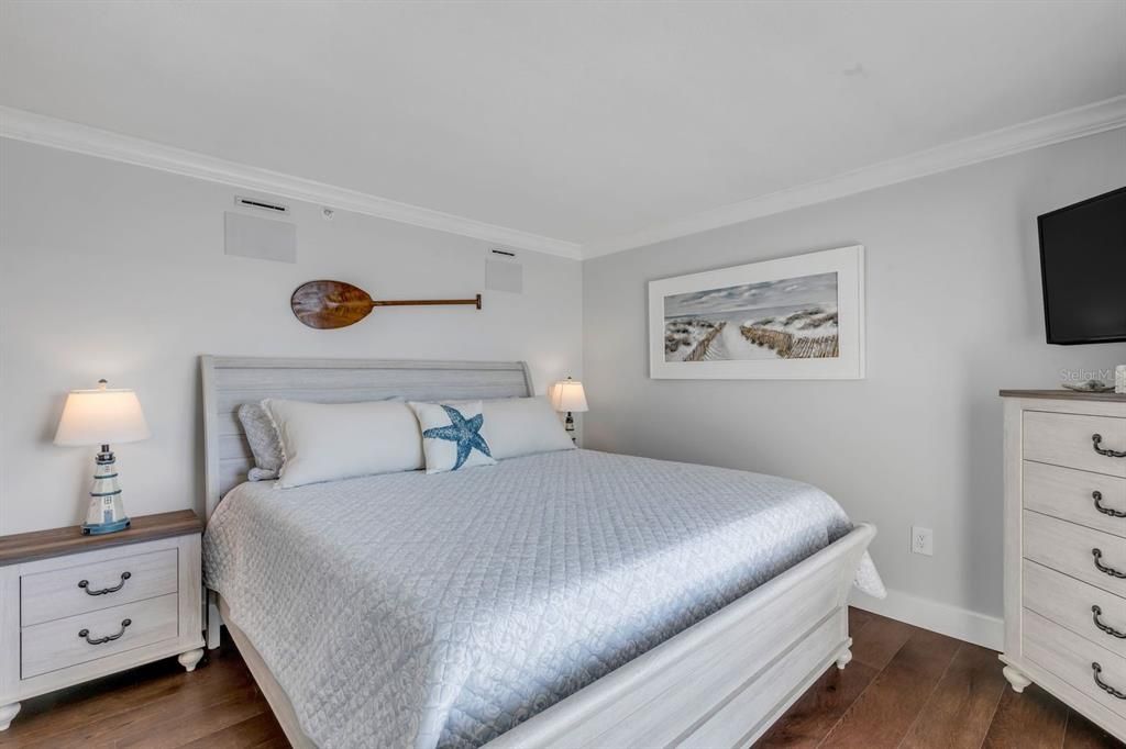 Active With Contract: $1,100,000 (2 beds, 2 baths, 1489 Square Feet)