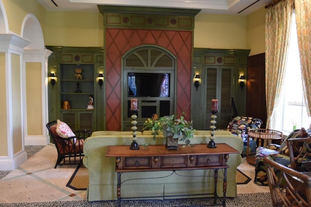 Active With Contract: $1,100,000 (2 beds, 2 baths, 1489 Square Feet)