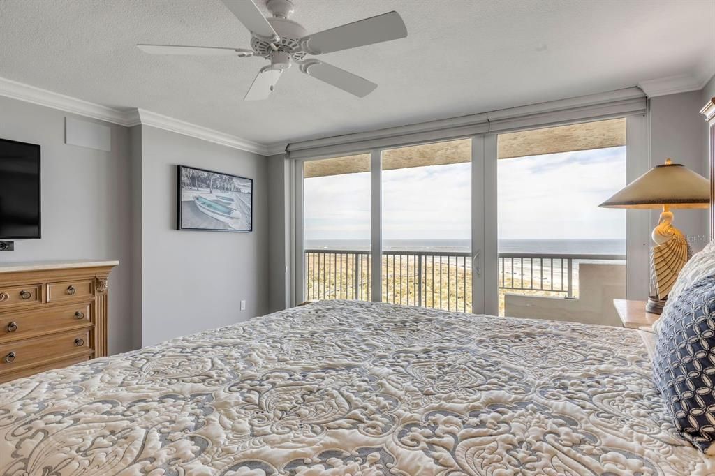 Active With Contract: $1,100,000 (2 beds, 2 baths, 1489 Square Feet)