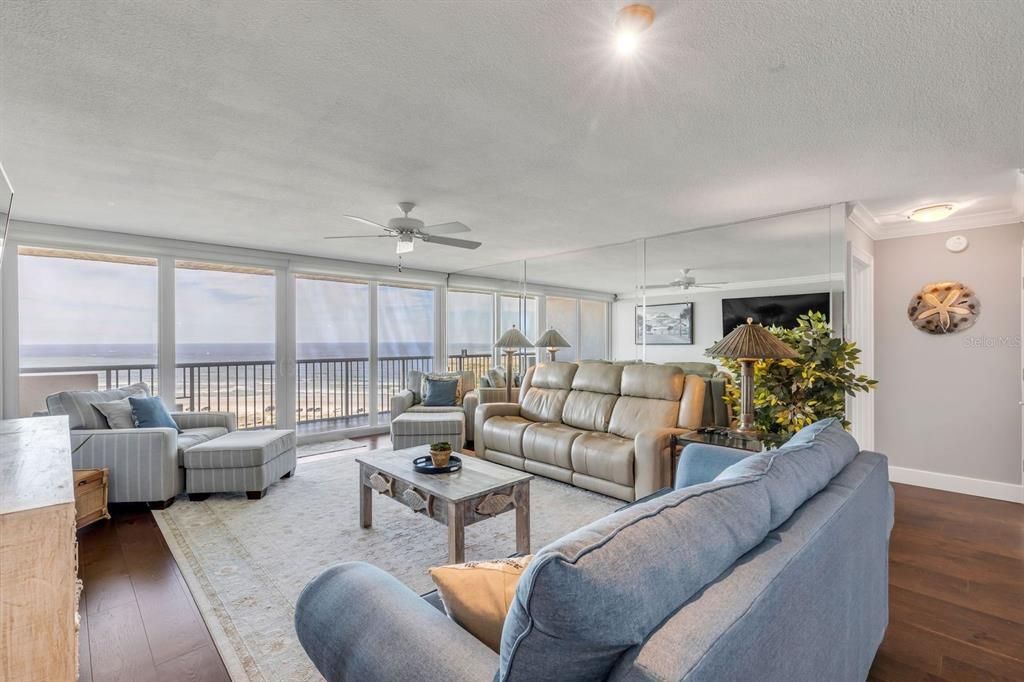 Active With Contract: $1,100,000 (2 beds, 2 baths, 1489 Square Feet)