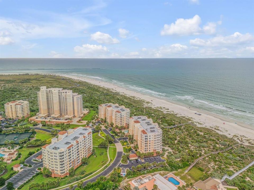 Active With Contract: $1,100,000 (2 beds, 2 baths, 1489 Square Feet)