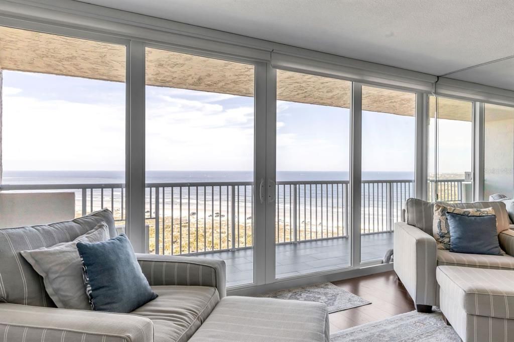 Active With Contract: $1,100,000 (2 beds, 2 baths, 1489 Square Feet)