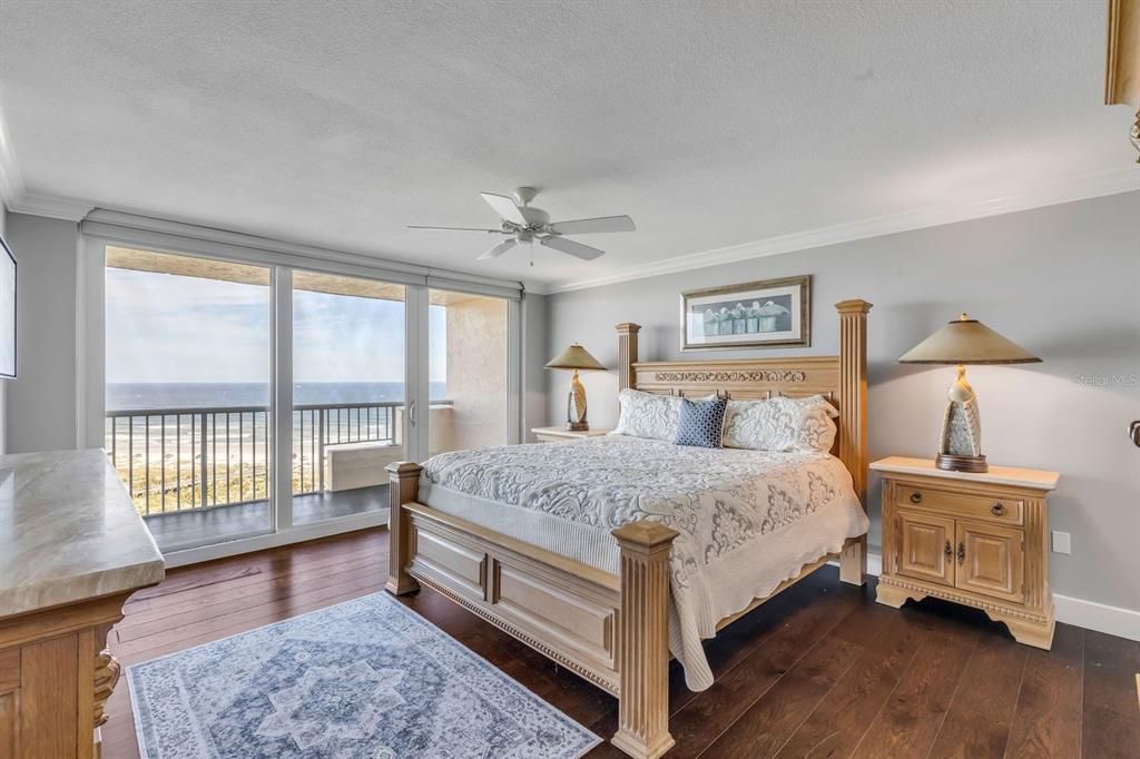 Active With Contract: $1,100,000 (2 beds, 2 baths, 1489 Square Feet)