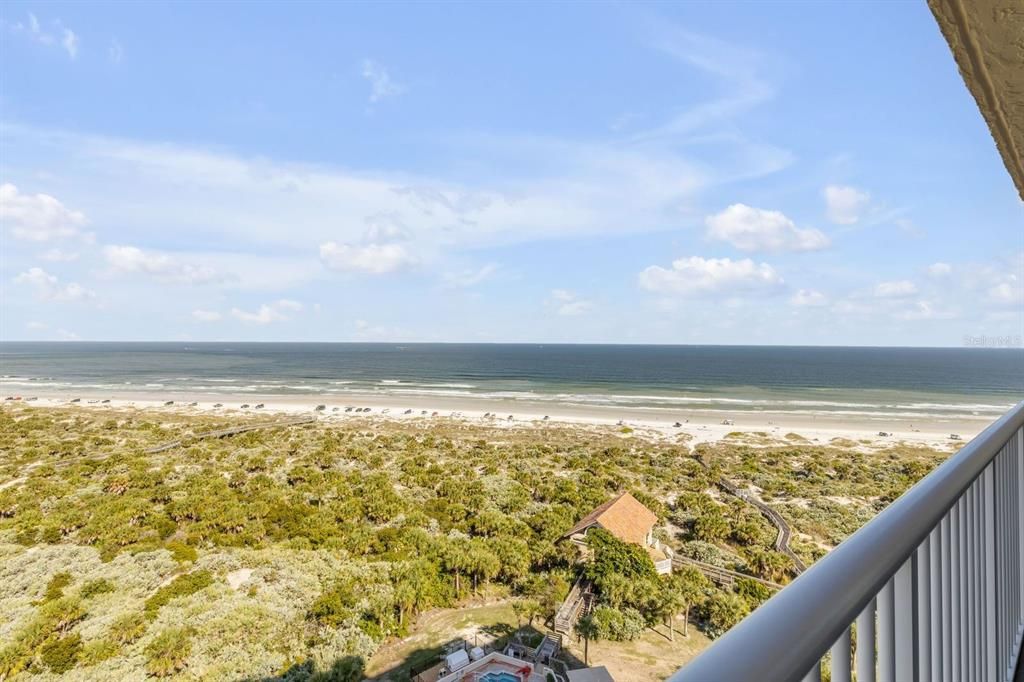 Active With Contract: $1,100,000 (2 beds, 2 baths, 1489 Square Feet)