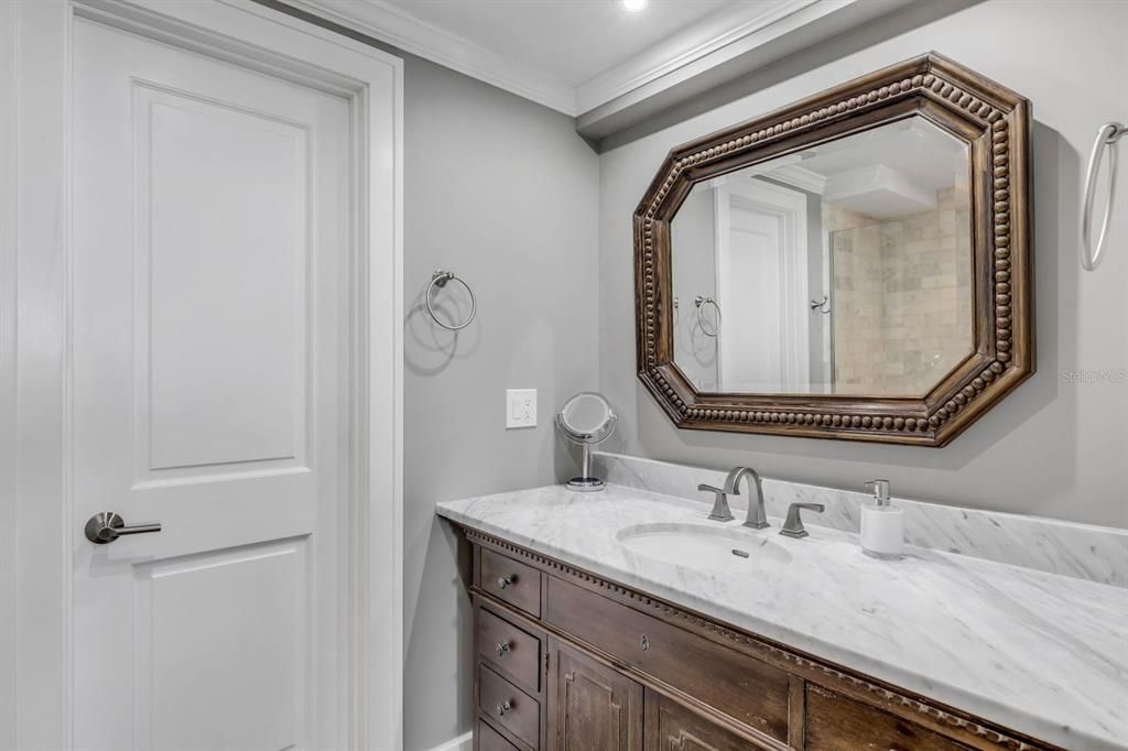 Active With Contract: $1,100,000 (2 beds, 2 baths, 1489 Square Feet)