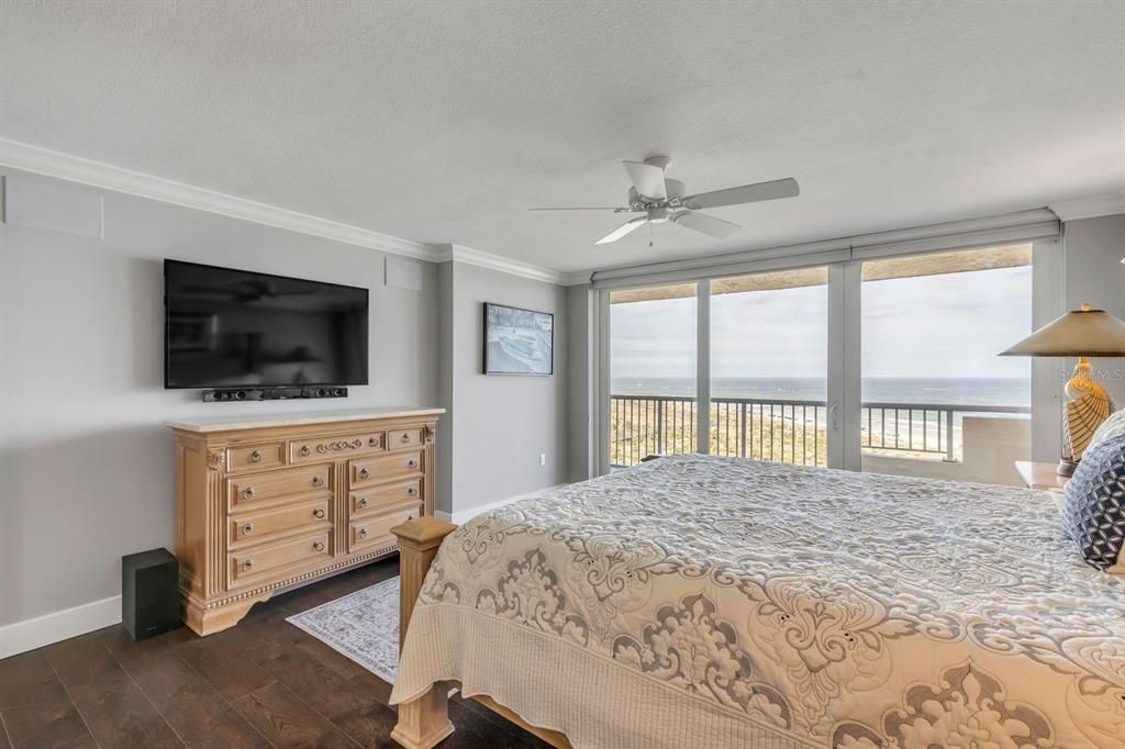 Active With Contract: $1,100,000 (2 beds, 2 baths, 1489 Square Feet)