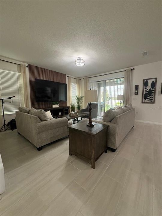 En Renta: $3,550 (4 camas, 3 baños, 2472 Pies cuadrados)