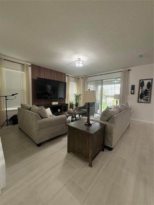 En Renta: $3,550 (4 camas, 3 baños, 2472 Pies cuadrados)