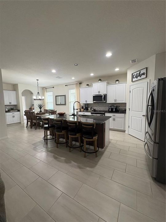 En Renta: $3,550 (4 camas, 3 baños, 2472 Pies cuadrados)