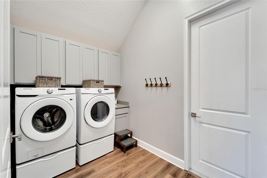 For Sale: $875,000 (4 beds, 3 baths, 3000 Square Feet)