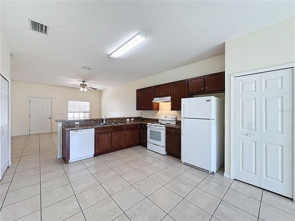 待售: $510,000 (6 贝兹, 0 浴室, 2580 平方英尺)