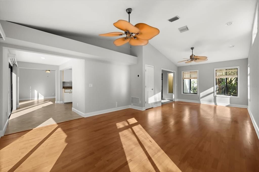 待售: $578,000 (4 贝兹, 2 浴室, 2268 平方英尺)