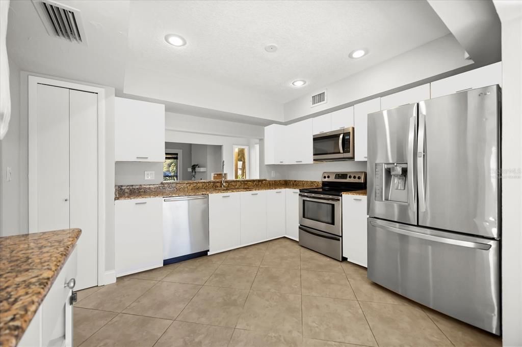 待售: $578,000 (4 贝兹, 2 浴室, 2268 平方英尺)