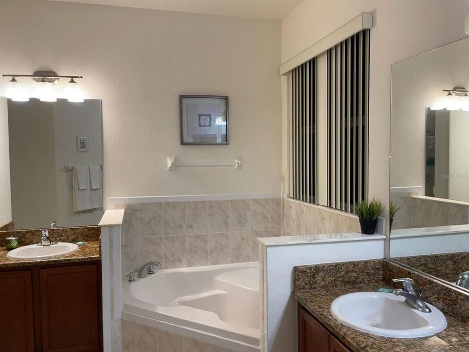 For Rent: $3,500 (5 beds, 3 baths, 2351 Square Feet)