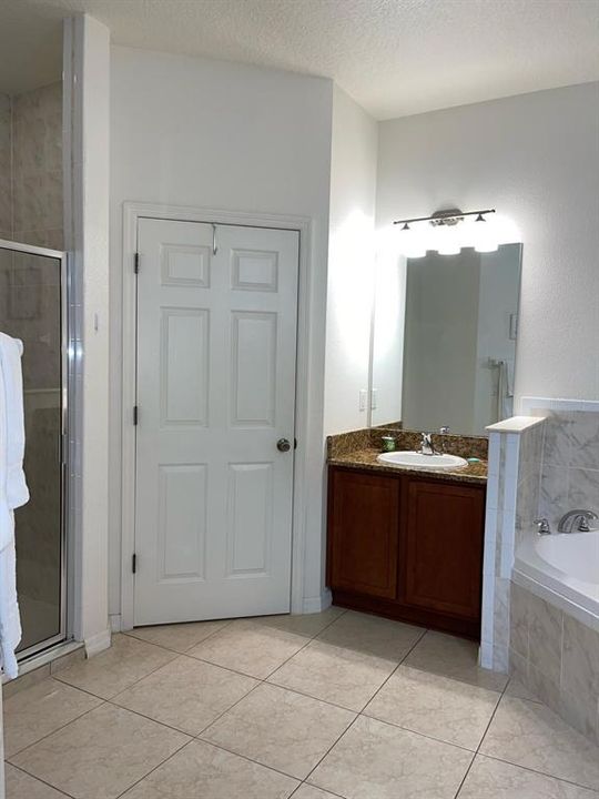 For Rent: $3,500 (5 beds, 3 baths, 2351 Square Feet)