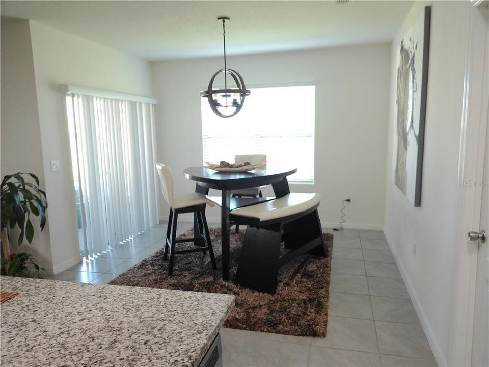 待售: $314,000 (3 贝兹, 2 浴室, 1725 平方英尺)