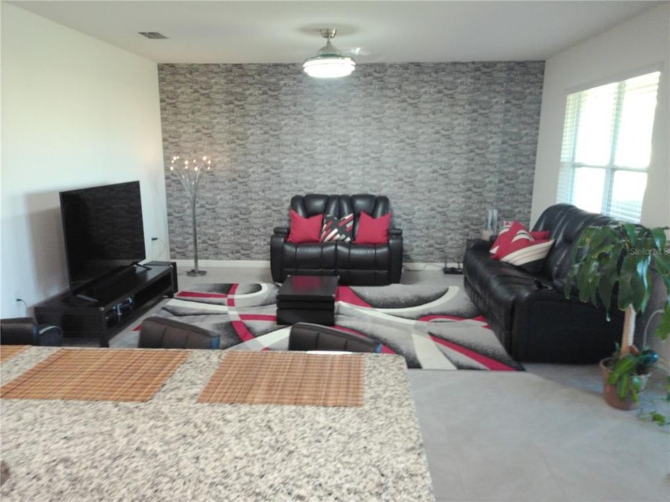 待售: $314,000 (3 贝兹, 2 浴室, 1725 平方英尺)