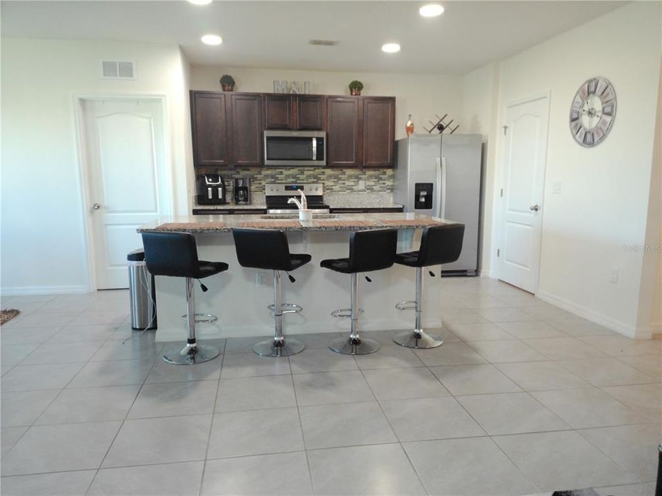 待售: $314,000 (3 贝兹, 2 浴室, 1725 平方英尺)