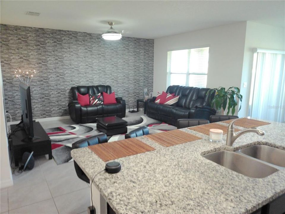 待售: $314,000 (3 贝兹, 2 浴室, 1725 平方英尺)