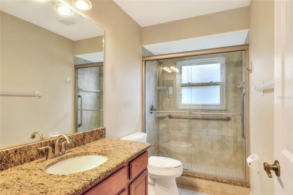 Под контрактом: $273,500 (2 спален, 2 ванн, 1348 Квадратных фут)