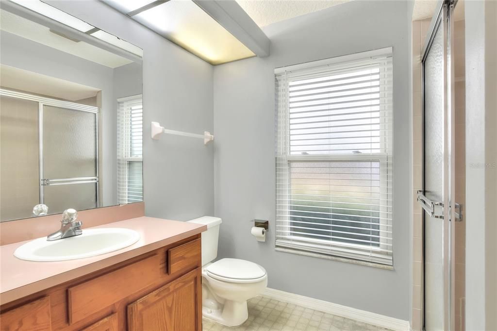 Под контрактом: $273,500 (2 спален, 2 ванн, 1348 Квадратных фут)