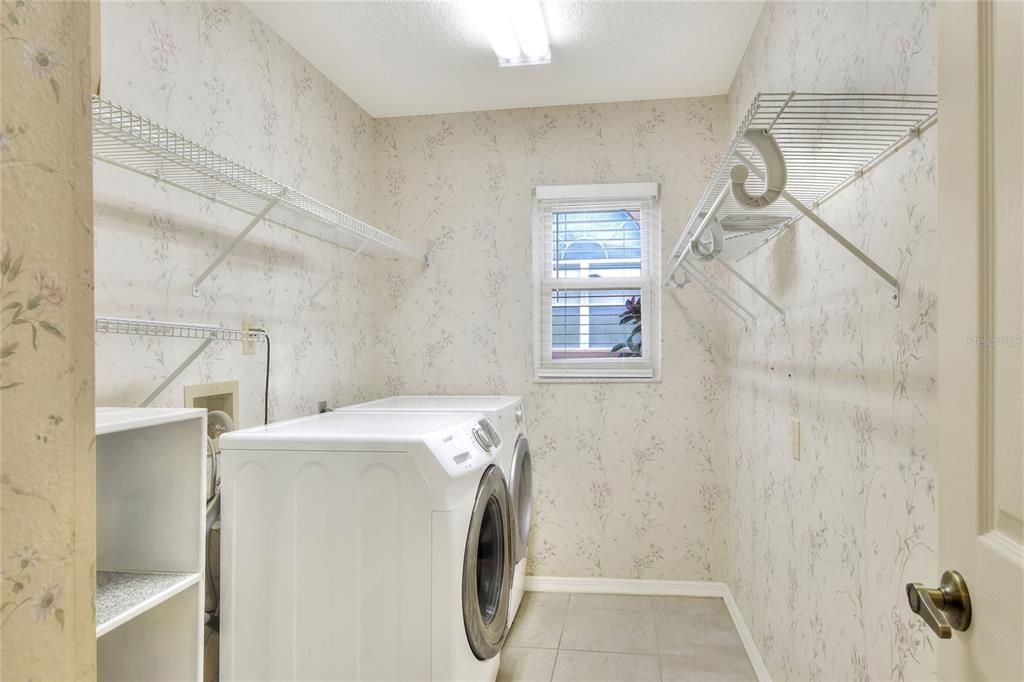 Под контрактом: $273,500 (2 спален, 2 ванн, 1348 Квадратных фут)