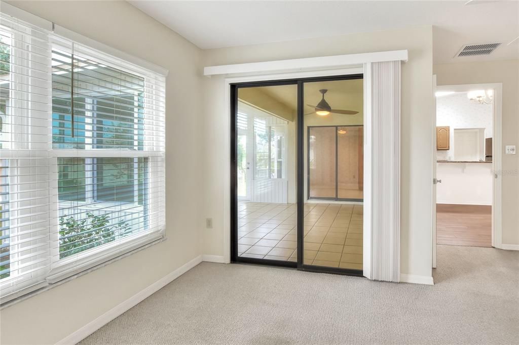 Под контрактом: $273,500 (2 спален, 2 ванн, 1348 Квадратных фут)