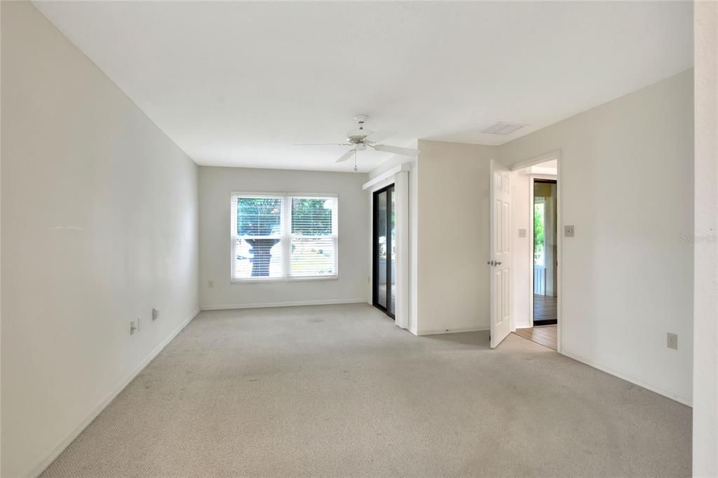 Под контрактом: $273,500 (2 спален, 2 ванн, 1348 Квадратных фут)