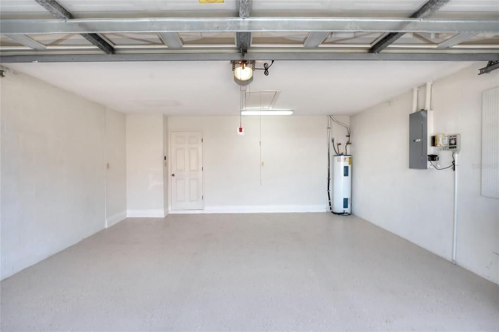 Под контрактом: $273,500 (2 спален, 2 ванн, 1348 Квадратных фут)