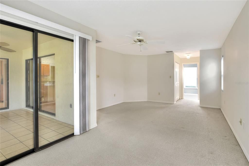 Под контрактом: $273,500 (2 спален, 2 ванн, 1348 Квадратных фут)