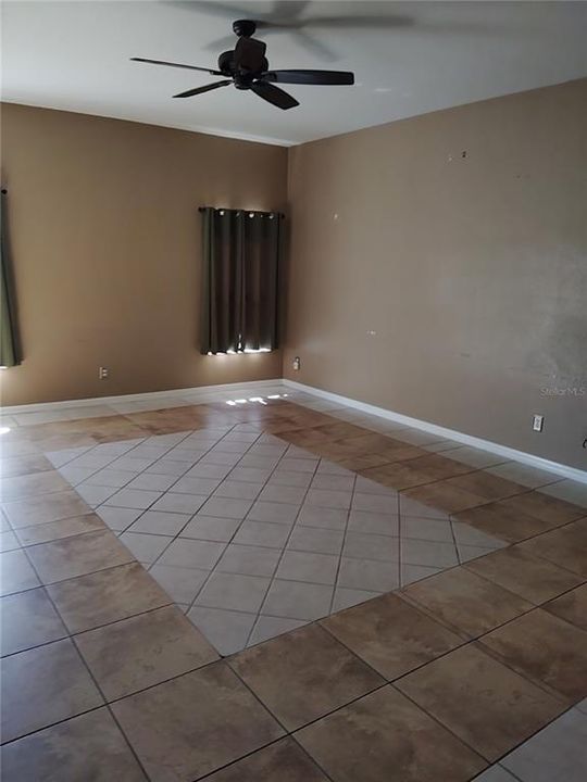 待售: $349,000 (4 贝兹, 2 浴室, 2712 平方英尺)