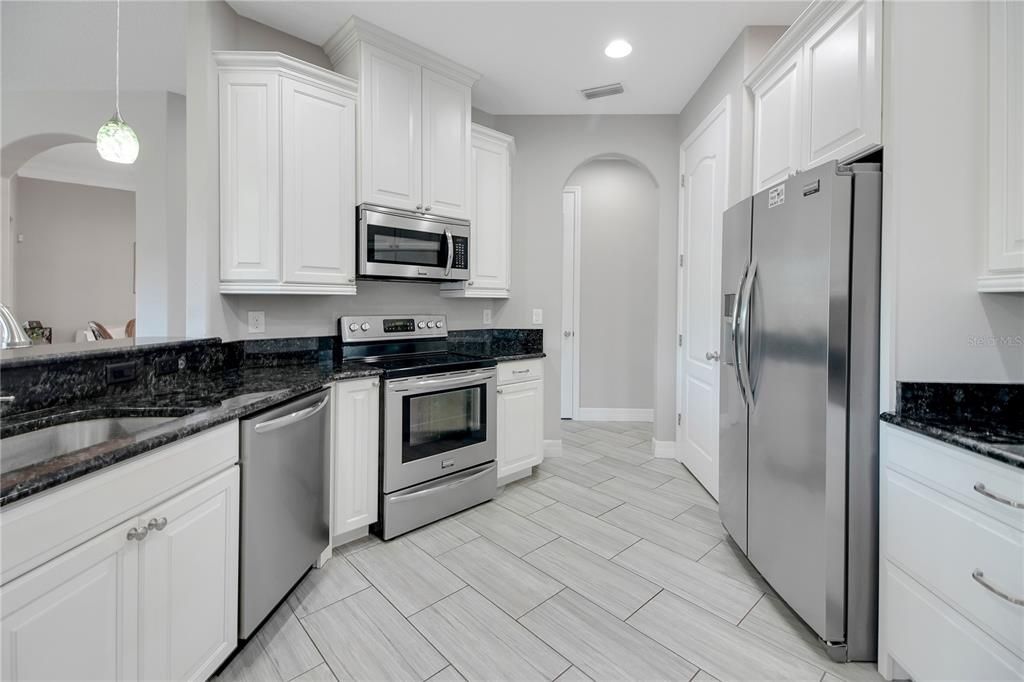 En Venta: $675,000 (4 camas, 3 baños, 2622 Pies cuadrados)