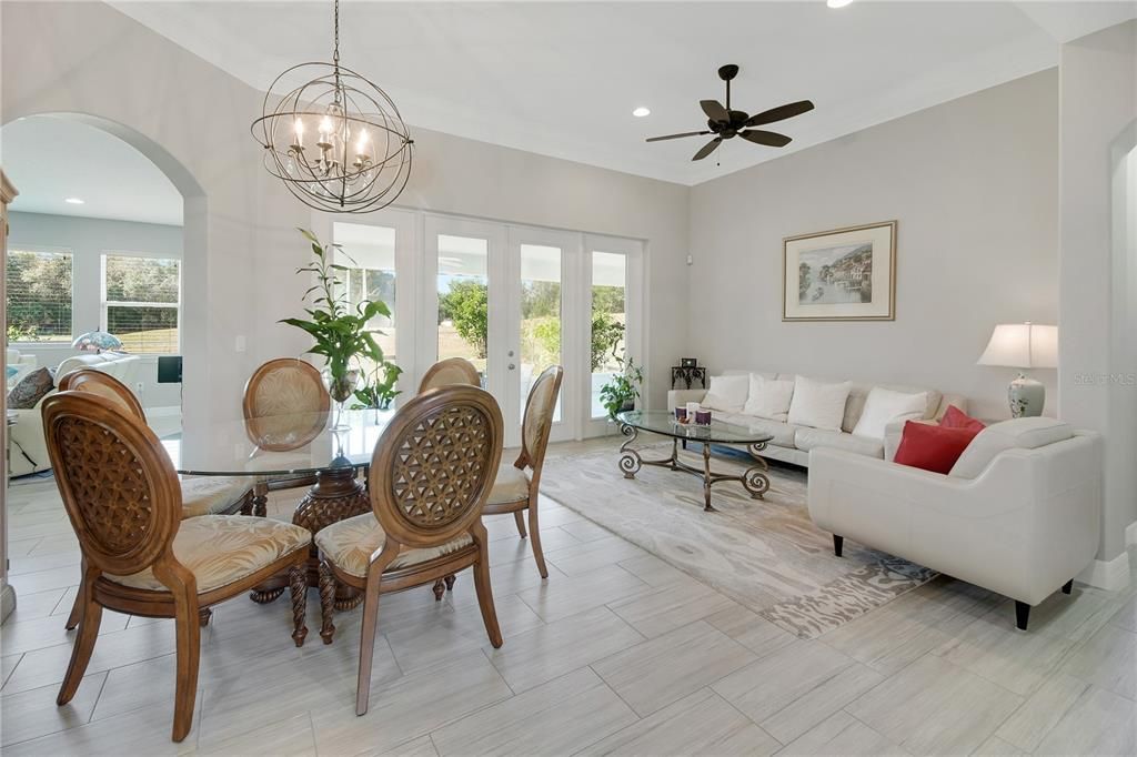 En Venta: $675,000 (4 camas, 3 baños, 2622 Pies cuadrados)