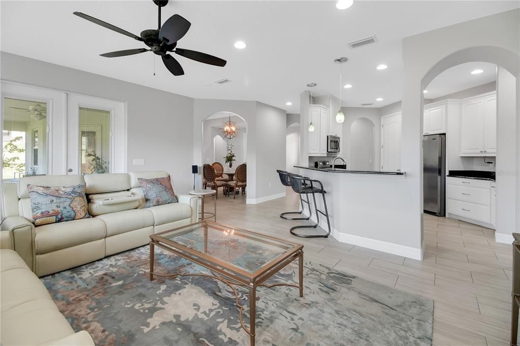 En Venta: $675,000 (4 camas, 3 baños, 2622 Pies cuadrados)